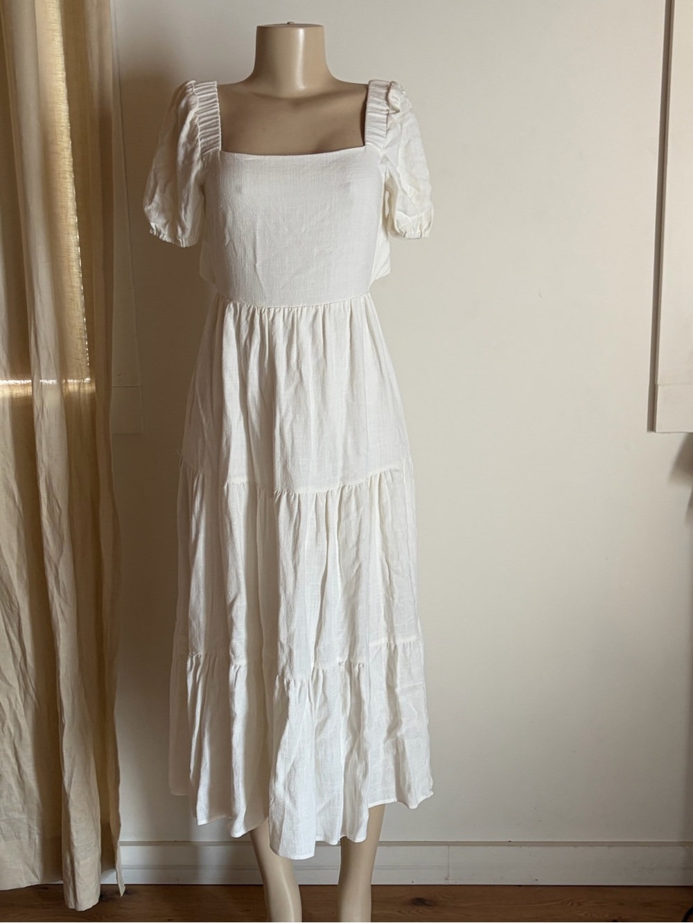 Poshmark Title:
Sadie & Sage | White Open Back | Puff Sleeve |Tiered Midi Dress